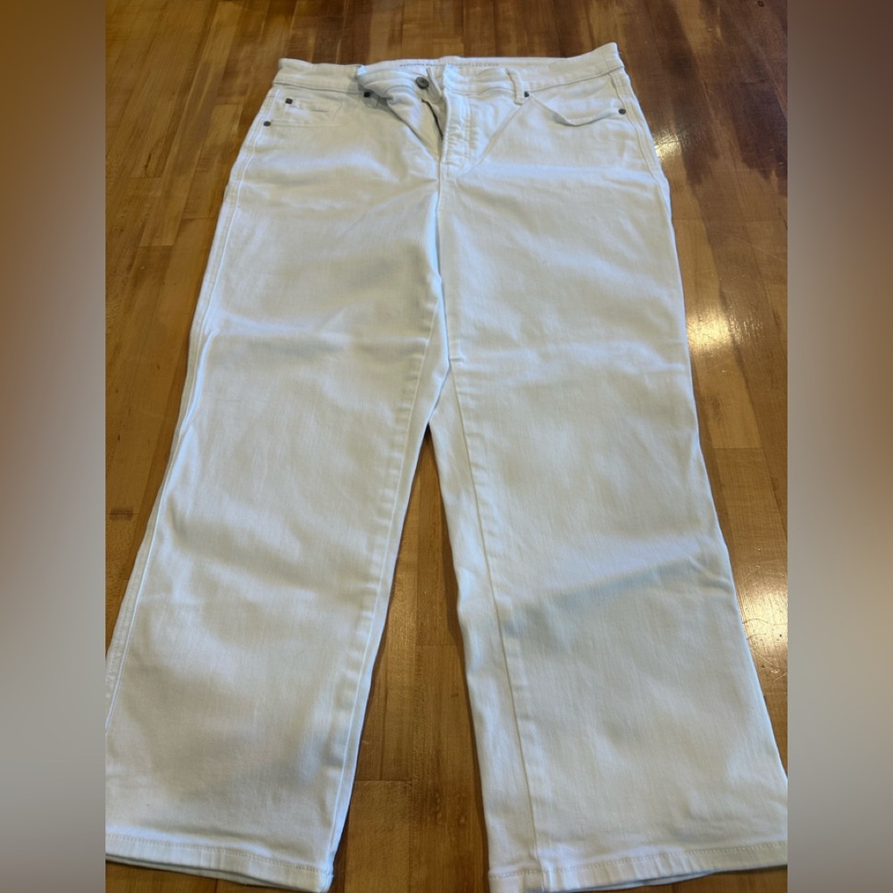 Women's Chico’s Define Me Straight Leg Crop White Jeans Size 3
